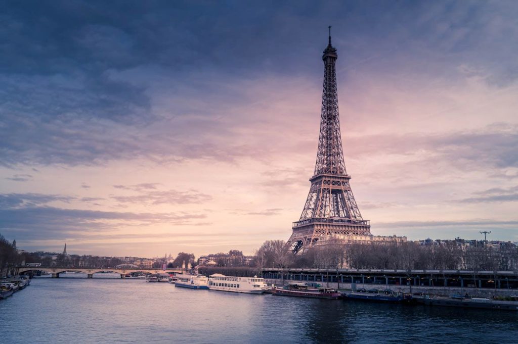 A picture of the Eiffel Tower at sunset